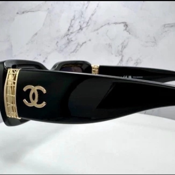 CHANEL Black and Gold Rectangular Sunglasses - Picture 3 of 11